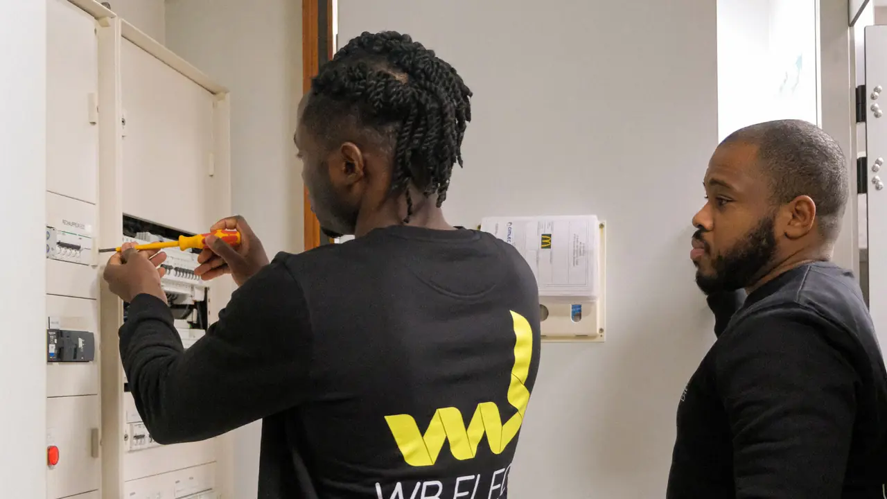 Électricien WB Elec Services chez un particulier